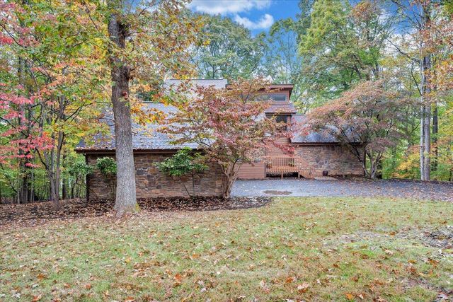 119 Cathedral Oaks LN, Wirtz, VA 24184
