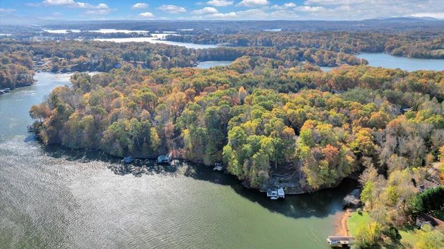 119 Cathedral Oaks LN, Wirtz, VA 24184