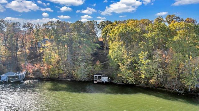 119 Cathedral Oaks LN, Wirtz, VA 24184