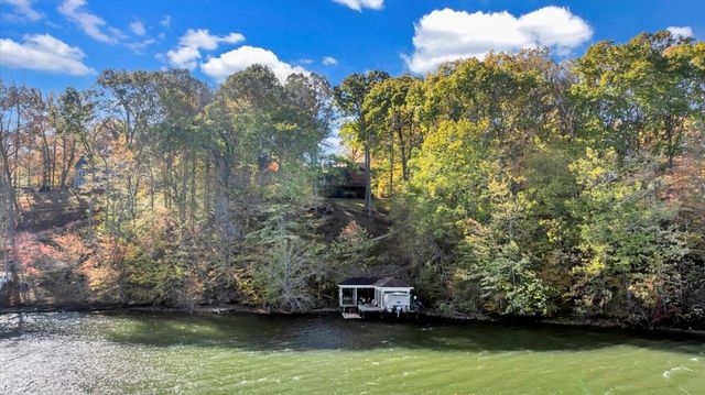 119 Cathedral Oaks LN, Wirtz, VA 24184