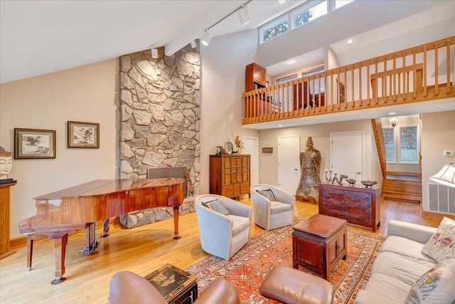 119 Cathedral Oaks LN, Wirtz, VA 24184