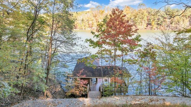 119 Cathedral Oaks LN, Wirtz, VA 24184