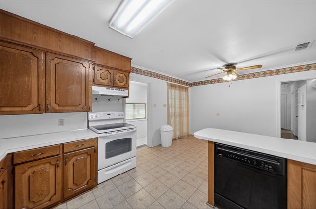 399 S Oak, Van, TX 75790