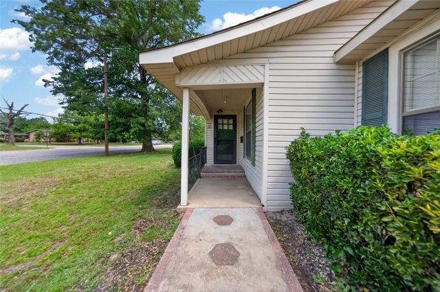 399 S Oak, Van, TX 75790