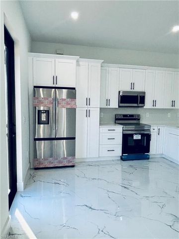 800 E 5th ST, Lehigh Acres, FL 33972