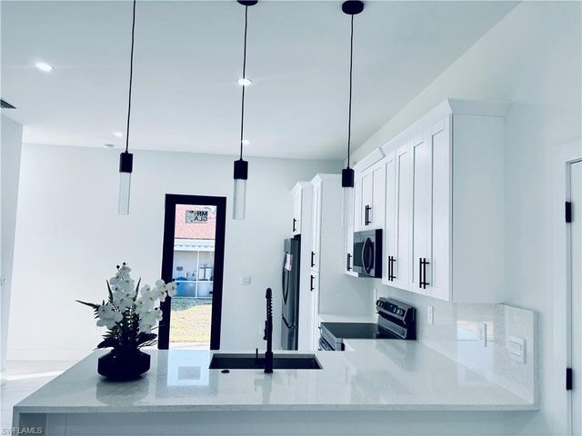 800 E 5th ST, Lehigh Acres, FL 33972