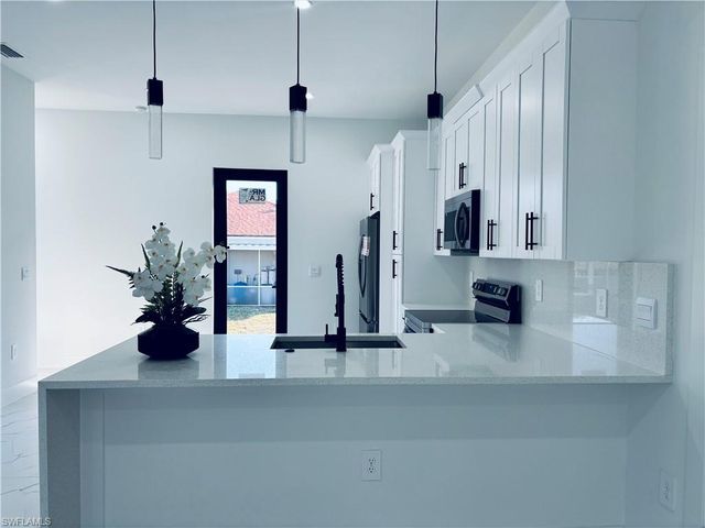 800 E 5th ST, Lehigh Acres, FL 33972