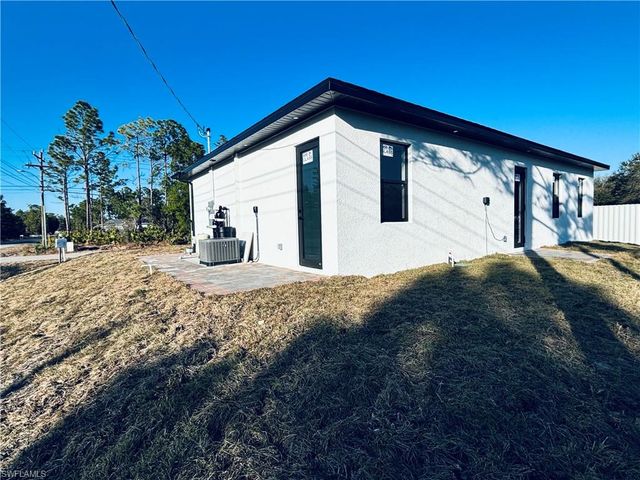 800 E 5th ST, Lehigh Acres, FL 33972