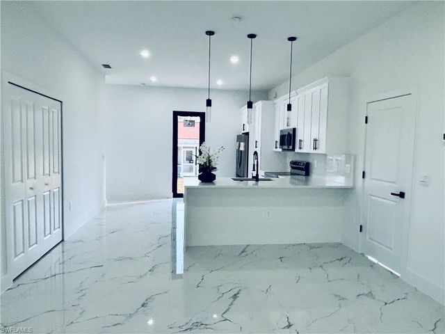 800 E 5th ST, Lehigh Acres, FL 33972