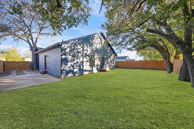 209 Charles Drive, Irving, TX 75060