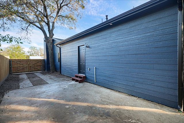 209 Charles Drive, Irving, TX 75060