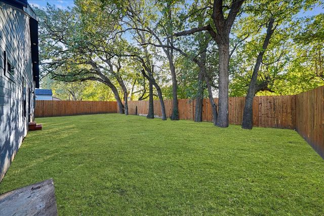 209 Charles Drive, Irving, TX 75060