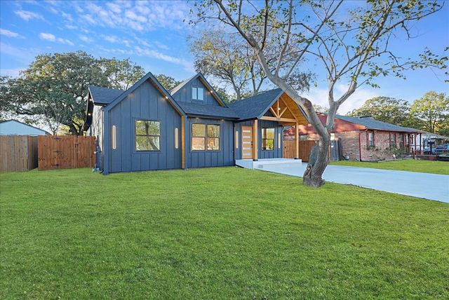 209 Charles Drive, Irving, TX 75060