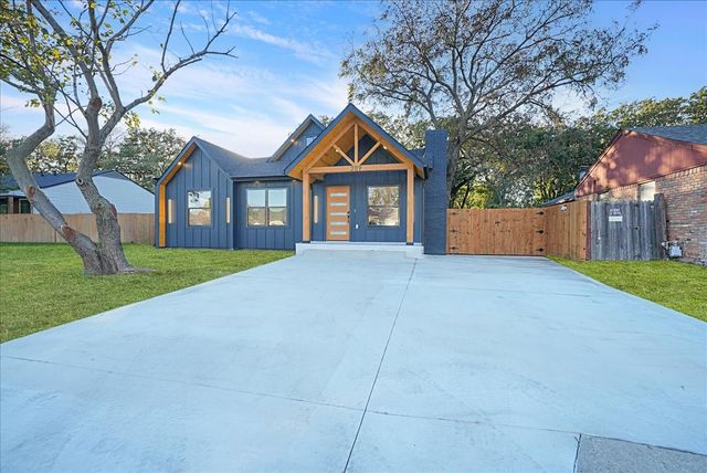 209 Charles Drive, Irving, TX 75060