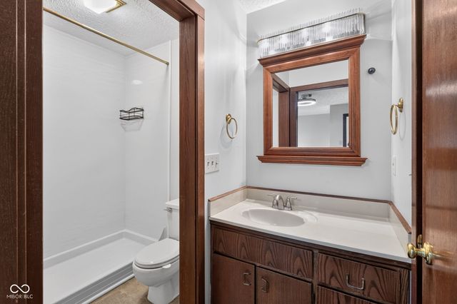 5960 Highgate Circle E, Indianapolis, IN 46250