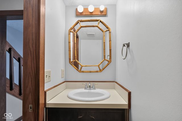 5960 Highgate Circle E, Indianapolis, IN 46250