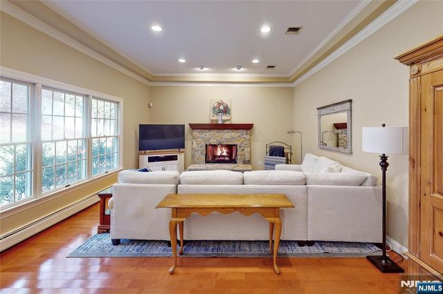 10 Hope Street, Montvale, NJ 07645