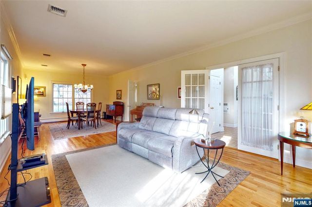 10 Hope Street, Montvale, NJ 07645