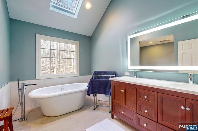 10 Hope Street, Montvale, NJ 07645