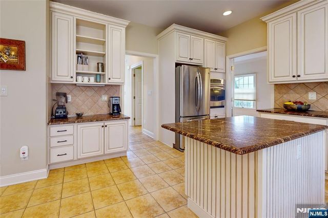 10 Hope Street, Montvale, NJ 07645