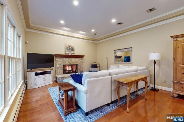 10 Hope Street, Montvale, NJ 07645