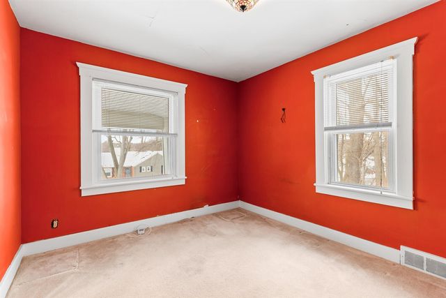 1215 Loeser Avenue, Jackson, MI 49203