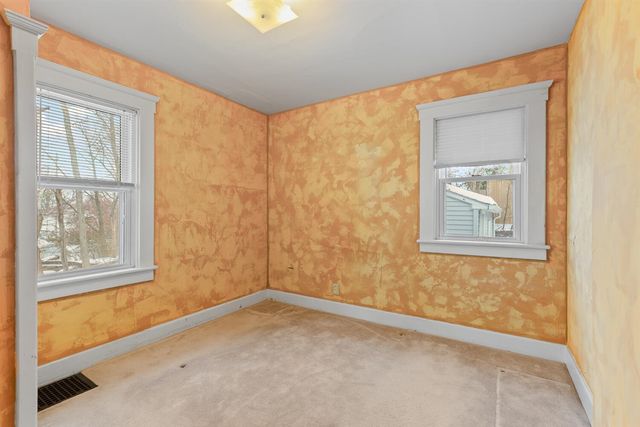 1215 Loeser Avenue, Jackson, MI 49203