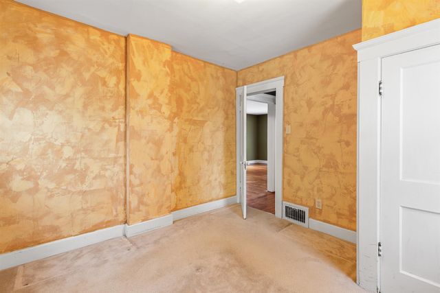 1215 Loeser Avenue, Jackson, MI 49203