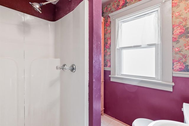 1215 Loeser Avenue, Jackson, MI 49203