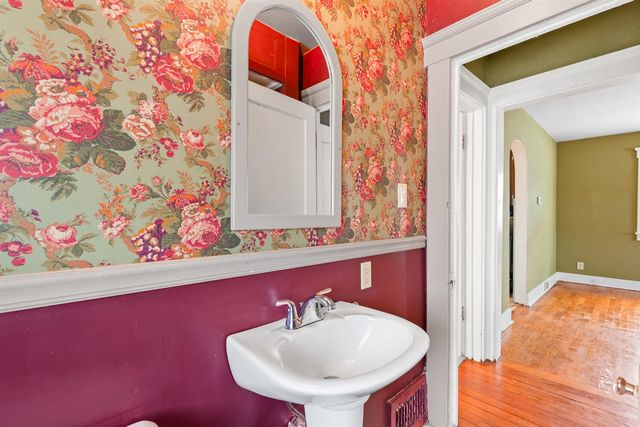 1215 Loeser Avenue, Jackson, MI 49203