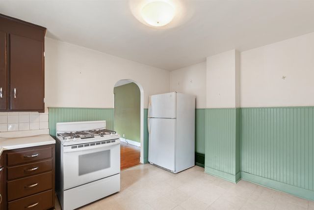 1215 Loeser Avenue, Jackson, MI 49203