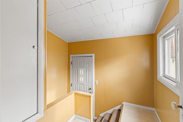 1215 Loeser Avenue, Jackson, MI 49203