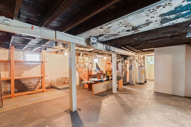 1215 Loeser Avenue, Jackson, MI 49203