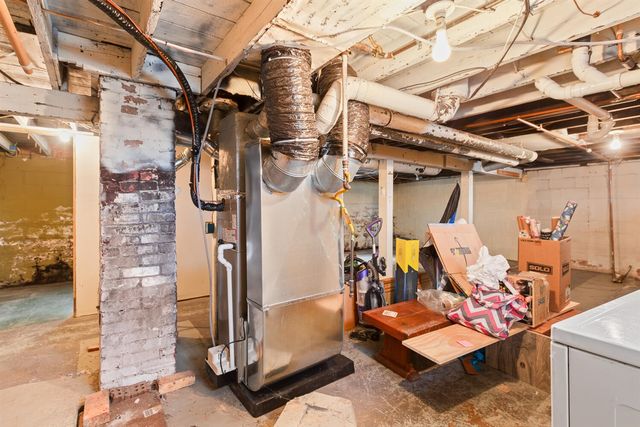 1215 Loeser Avenue, Jackson, MI 49203