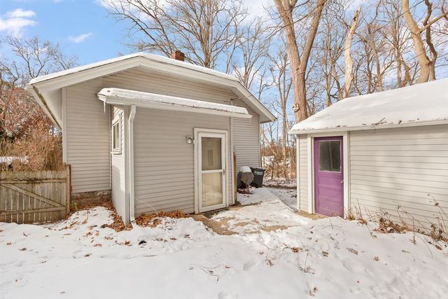 1215 Loeser Avenue, Jackson, MI 49203