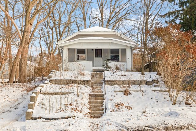 1215 Loeser Avenue, Jackson, MI 49203