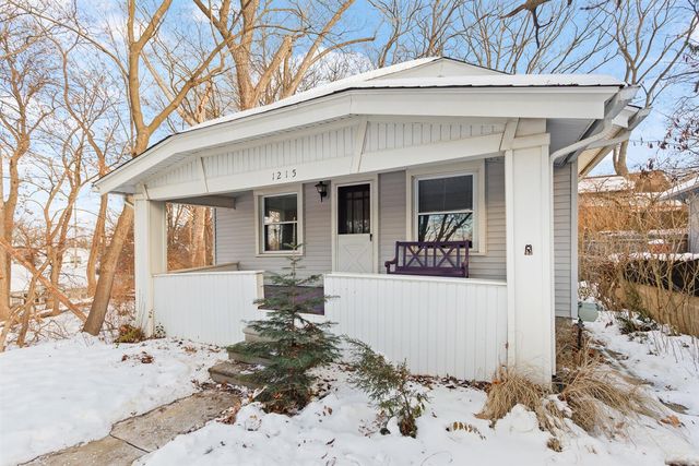 1215 Loeser Avenue, Jackson, MI 49203