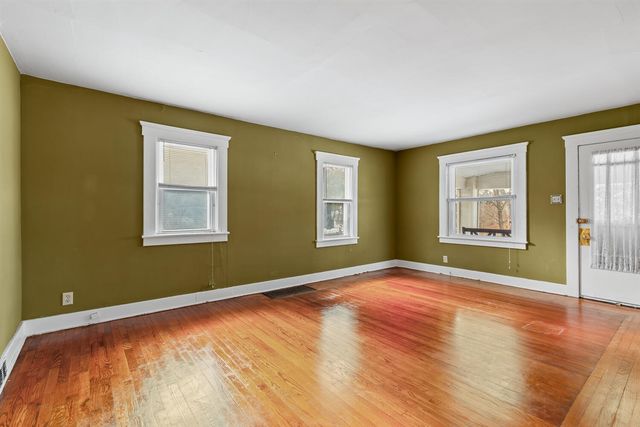 1215 Loeser Avenue, Jackson, MI 49203