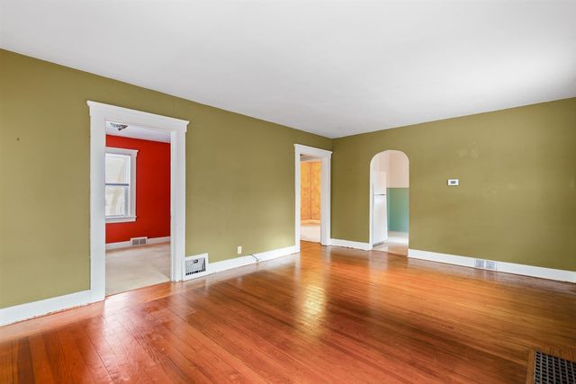 1215 Loeser Avenue, Jackson, MI 49203