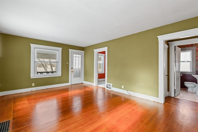 1215 Loeser Avenue, Jackson, MI 49203