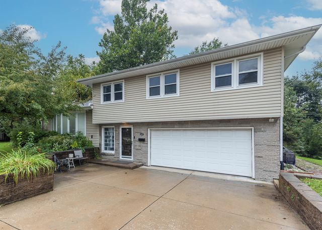 2715 8th Street, East Moline, IL 61244