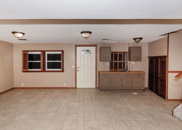2715 8th Street, East Moline, IL 61244