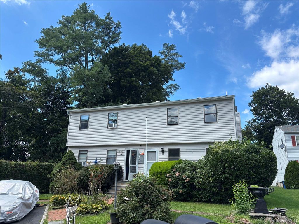 3B Park Manor Court, Glen Cove, NY 11542