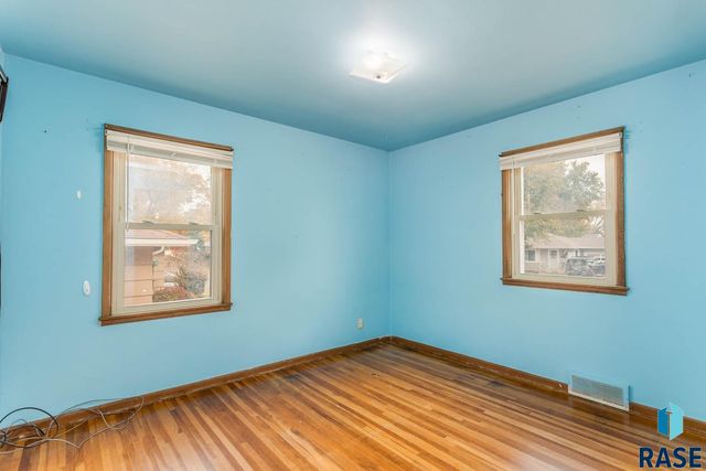 2013 S Jefferson Ave Avenue, Sioux Falls, SD 57105