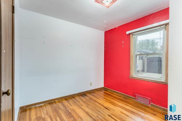 2013 S Jefferson Ave Avenue, Sioux Falls, SD 57105