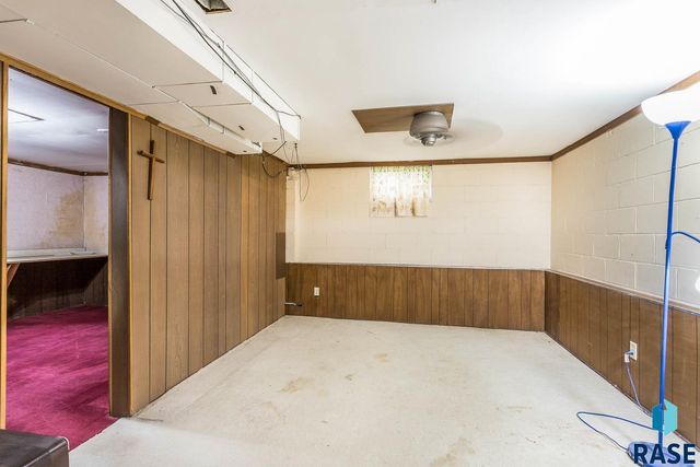 2013 S Jefferson Ave Avenue, Sioux Falls, SD 57105