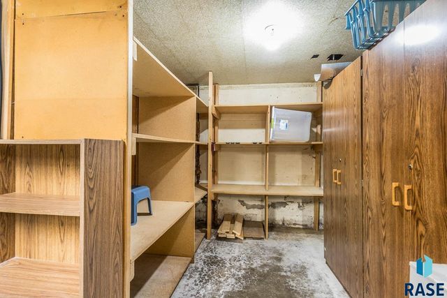 2013 S Jefferson Ave Avenue, Sioux Falls, SD 57105