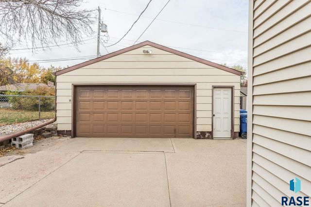 2013 S Jefferson Ave Avenue, Sioux Falls, SD 57105