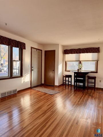2013 S Jefferson Ave Avenue, Sioux Falls, SD 57105