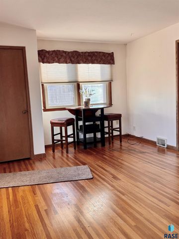 2013 S Jefferson Ave Avenue, Sioux Falls, SD 57105